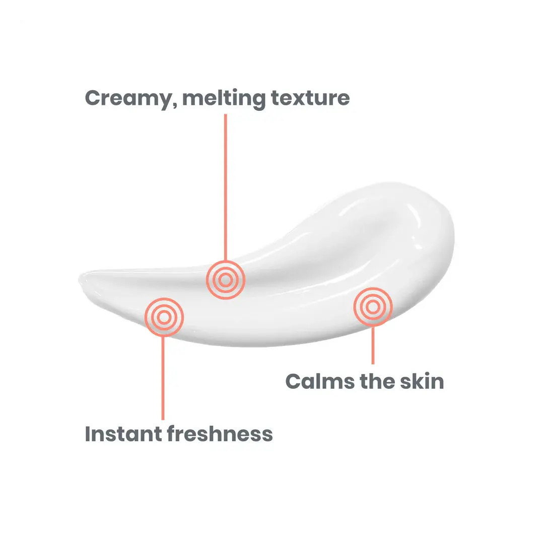 Smooth, lightweight Avène After-Sun Repair Lotion applied on skin to relieve sun-induced dryness