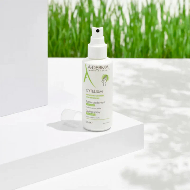 A-Derma Cytelium Soothing Drying Spray for irritated and moist skin areas with drying mineral complex and Rhealba oat plantlet extract.