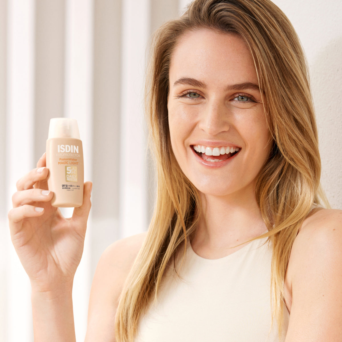 Isdin Fotoprotector Fusion Water Light Color SPF50 50ML