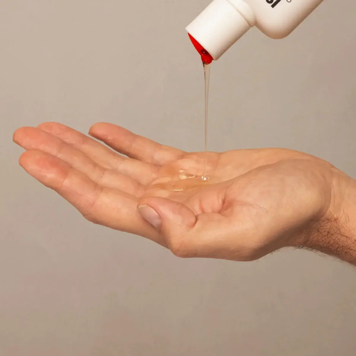 ISDIN Lambdapil hair density and strengthening shampoo available in Lebanon at the DistrIQt