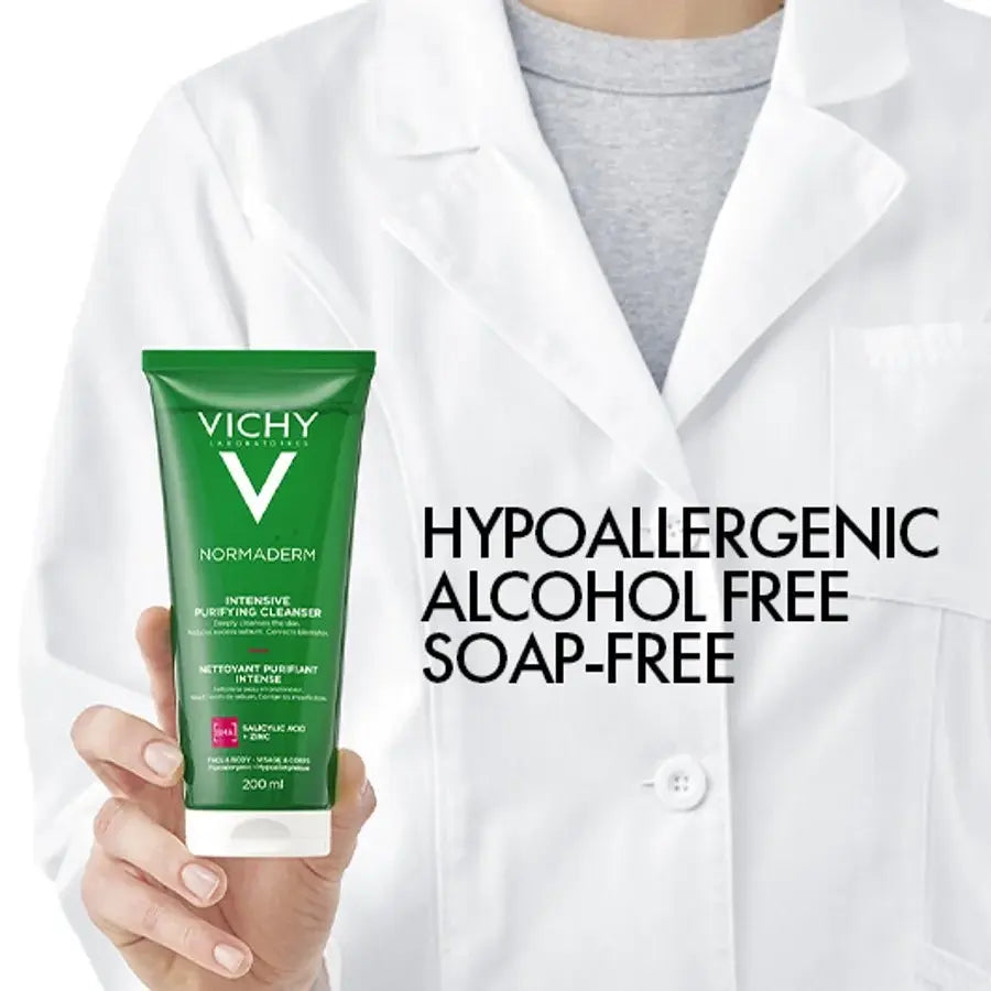 Daily facial cleanser for oily skin that helps unclog pores and control shine.